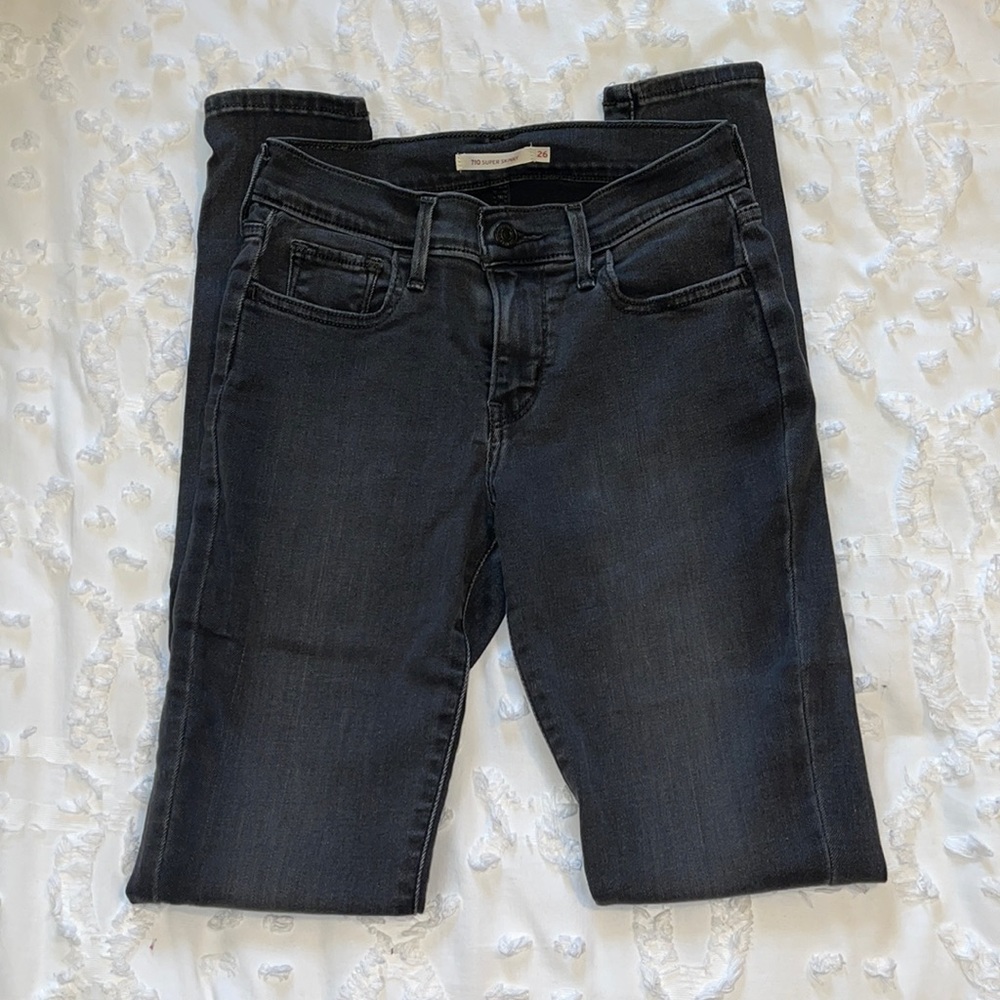 Levi’s 710 super skinny- Dark gray wash